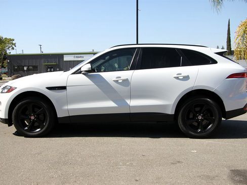 Used 2018 Jaguar F-PACE Premium image 5