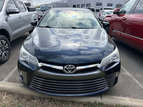 Used 2016 Toyota Camry LE image 2