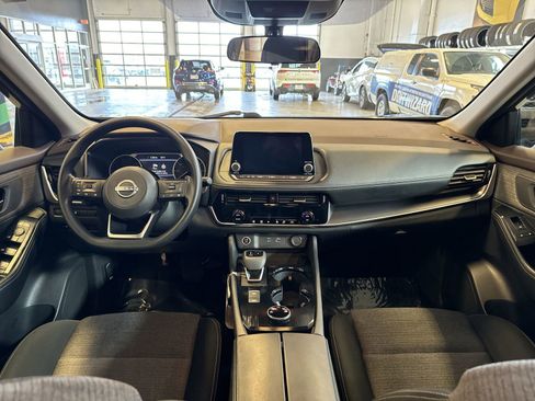 Certified 2022 Nissan Rogue SV image 24