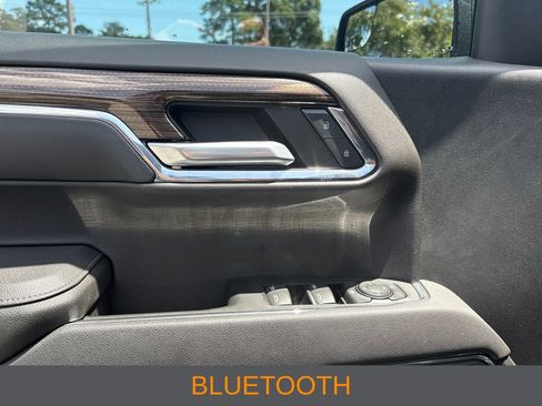 Used 2023 Chevrolet Silverado 1500 LT AWD/4WD image 7