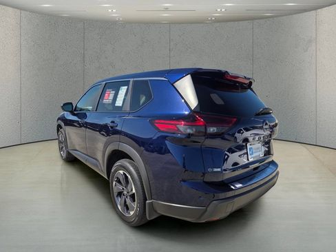 Used 2026 Nissan Rogue SV FWD image 3