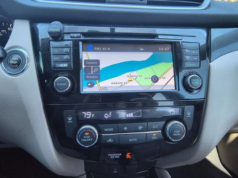 Used 2016 Nissan Rogue SL image 13