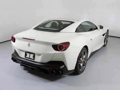 Used 2019 Ferrari Portofino image 15