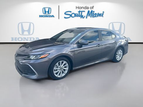 Used 2024 Toyota Camry LE FWD image 3
