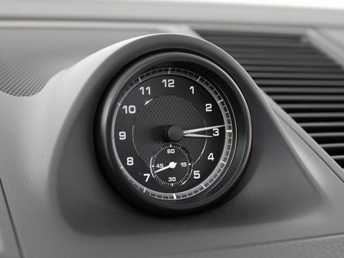 New 2026 Porsche Macan image 25