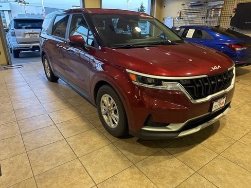 Used 2022 Kia Carnival LX image 3