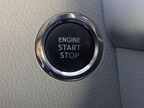 Used 2019 Toyota Highlander XLE image 22