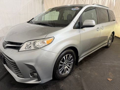 Used 2019 Toyota Sienna XLE w/ XLE Navigation Package image 6
