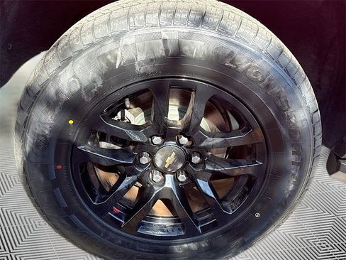 Used 2021 Chevrolet Suburban LT image 34