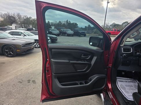 Used 2017 Nissan Titan S image 6