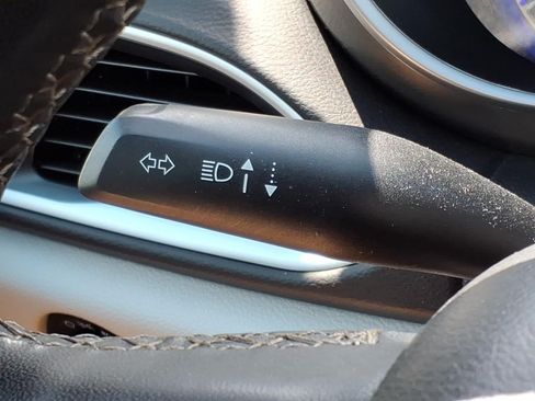 Used 2024 Chrysler Pacifica Touring-L FWD image 20