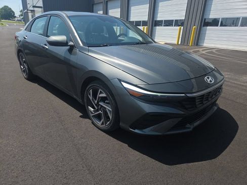 Used 2024 Hyundai Elantra Limited FWD image 2