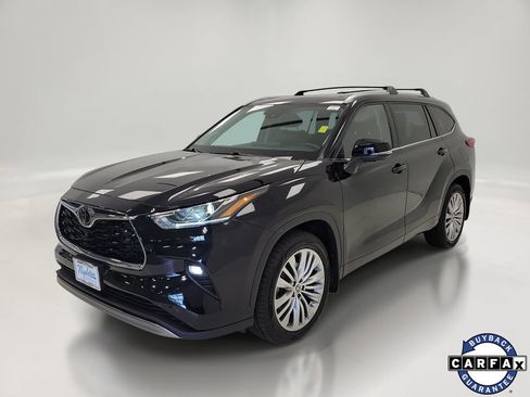 Used 2023 Toyota Highlander Platinum FWD image 1