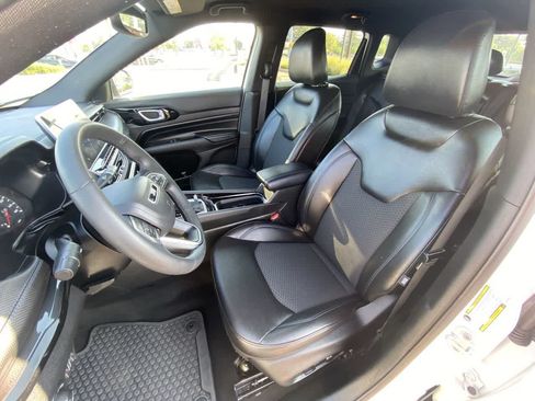 Used 2025 Jeep Compass Latitude w/ Convenience Group AWD/4WD image 11