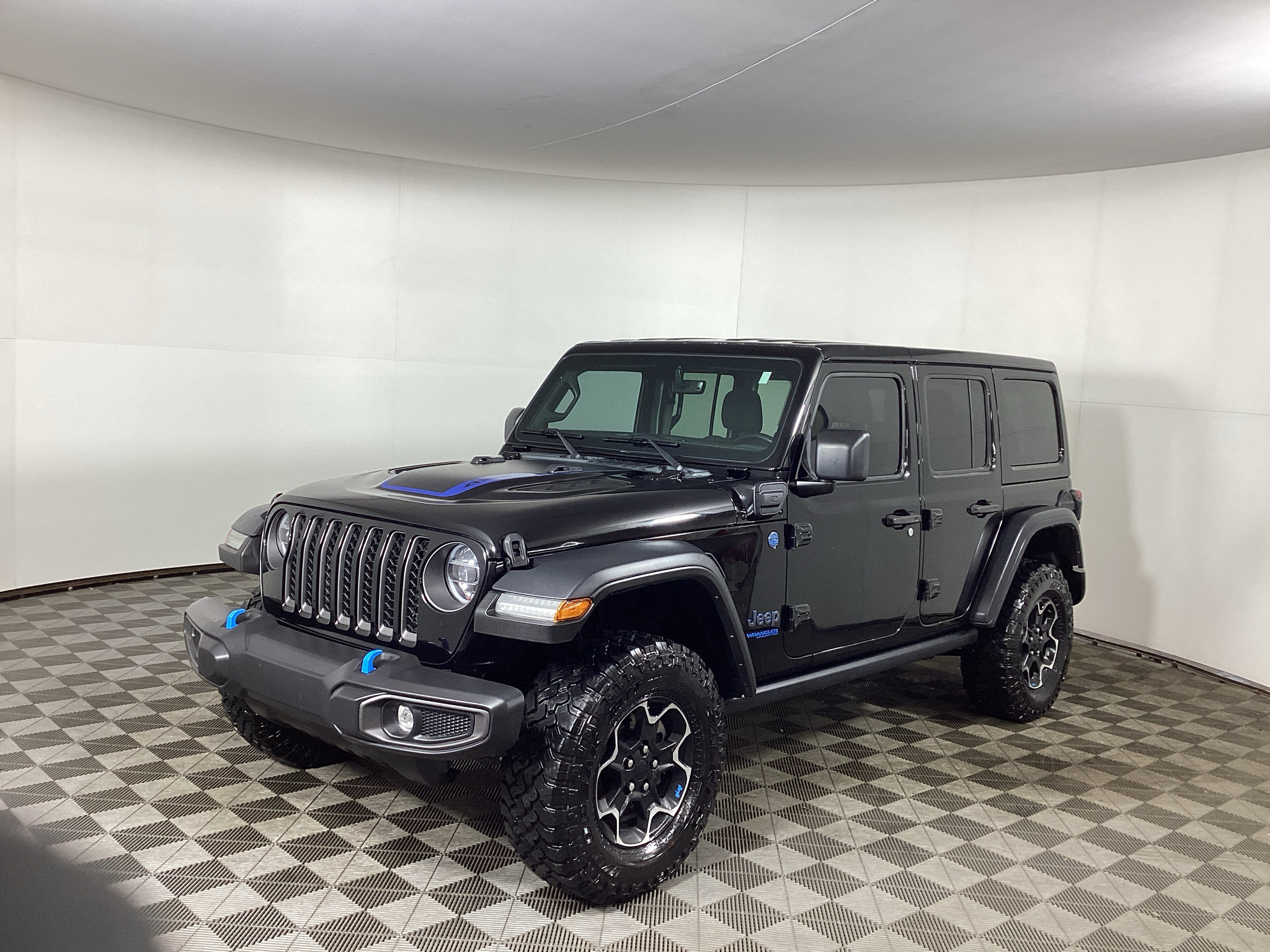 Used 2022 Jeep Wrangler Unlimited Rubicon 4xe w/ Cold Weather Group AWD/4WD image 5