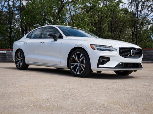 Certified 2025 Volvo S60 B5 Core AWD/4WD image 7