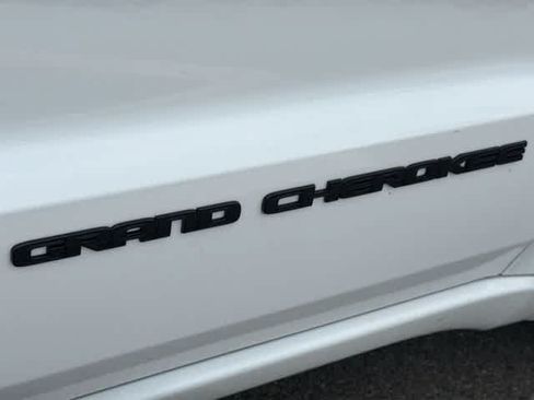 Used 2019 Jeep Grand Cherokee Altitude AWD/4WD image 30