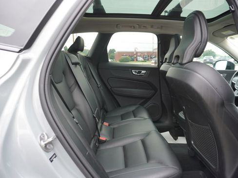 Used 2024 Volvo XC60 B5 Core AWD/4WD image 7