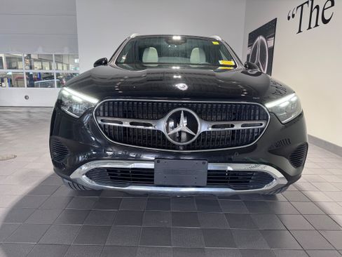 Used 2023 Mercedes-Benz GLC 300 4MATIC image 2
