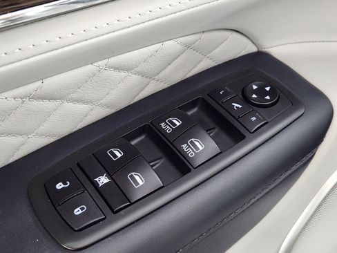 Used 2021 Jeep Grand Cherokee Summit image 17