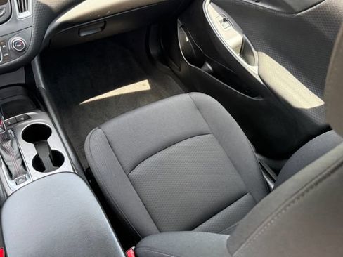 Used 2025 Chevrolet Malibu RS FWD image 23