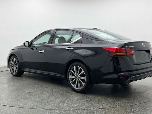Used 2025 Nissan Altima 2.5 SV image 6