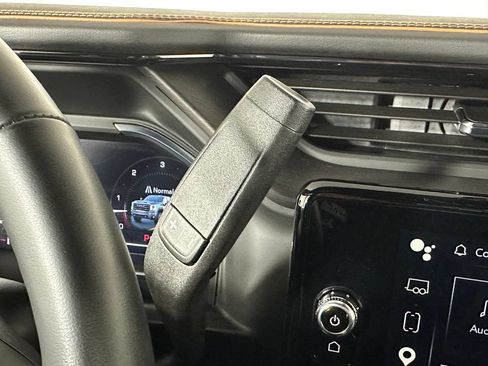 Used 2025 GMC Sierra 2500 AT4 w/ AT4 Premium Plus Package AWD/4WD image 24