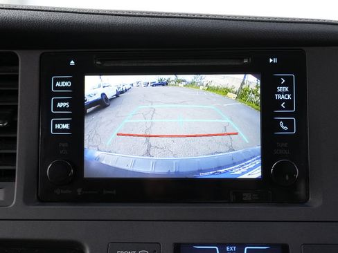 Used 2017 Toyota Sienna XLE Premium FWD image 52