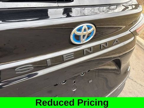 Used 2025 Toyota Sienna LE FWD image 43