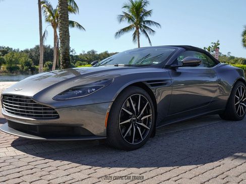 Used 2020 Aston Martin DB11 Volante image 16