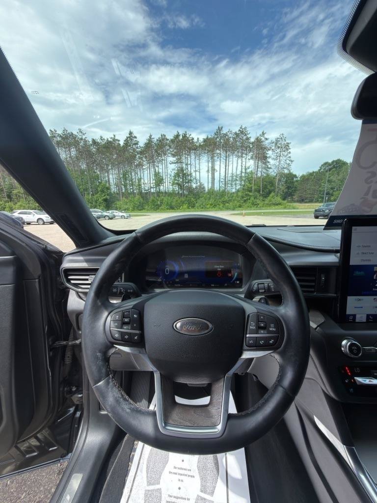 Used 2020 Ford Explorer Platinum w/ Premium Technology Package AWD/4WD image 10