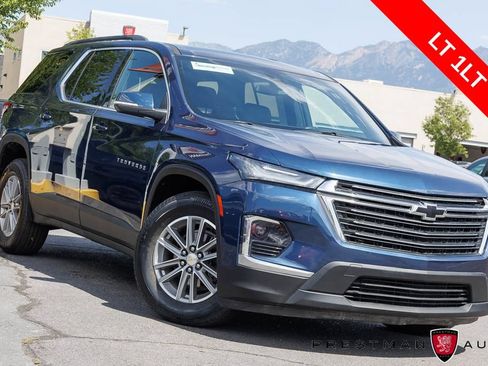 Used 2022 Chevrolet Traverse LT FWD image 1
