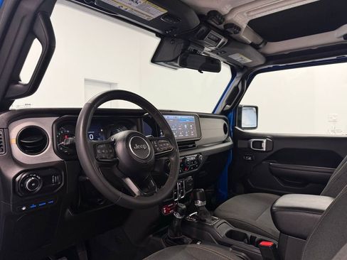 Used 2024 Jeep Wrangler Unlimited AWD/4WD image 15