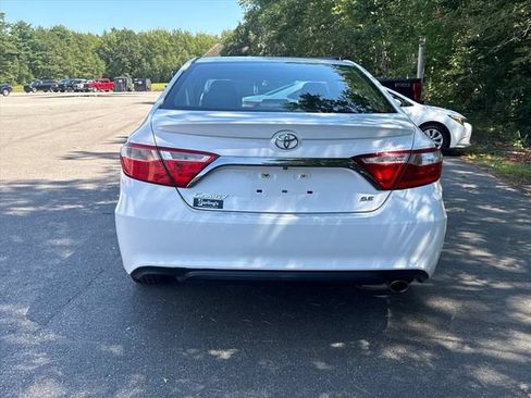 Used 2017 Toyota Camry SE w/ Moonroof Package FWD image 7