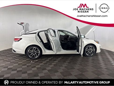 Certified 2025 Nissan Sentra SR image 13