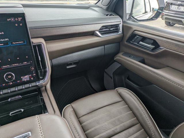 Used 2025 GMC Yukon Denali Ultimate AWD/4WD image 19