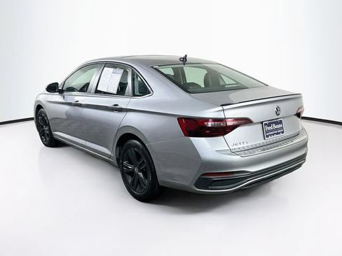Certified 2023 Volkswagen Jetta SE w/ Panoramic Sunroof Package FWD image 6