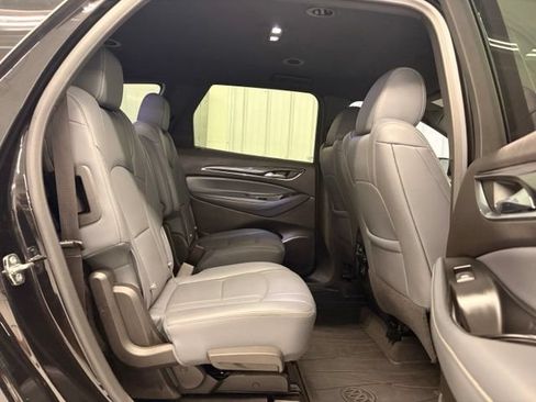 Used 2023 Buick Enclave Essence AWD/4WD image 10