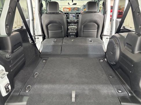 Used 2022 Jeep Wrangler Unlimited Sahara w/ LED Lighting Group image 39