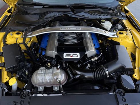 Used 2017 Ford Mustang GT Premium RWD image 25