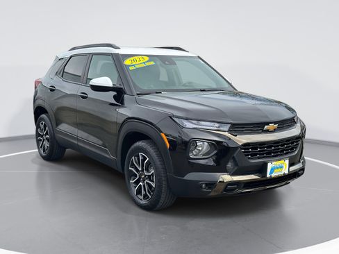 Used 2023 Chevrolet TrailBlazer ACTIV w/ Convenience Package AWD/4WD image 1