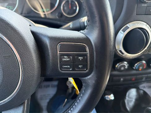 Used 2017 Jeep Wrangler Unlimited Sahara w/ Connectivity Group AWD/4WD image 28