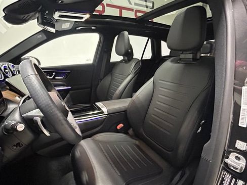 Used 2025 Mercedes-Benz GLC 300 4MATIC image 32