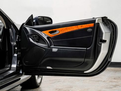 Used 2012 Mercedes-Benz SL 550 image 39