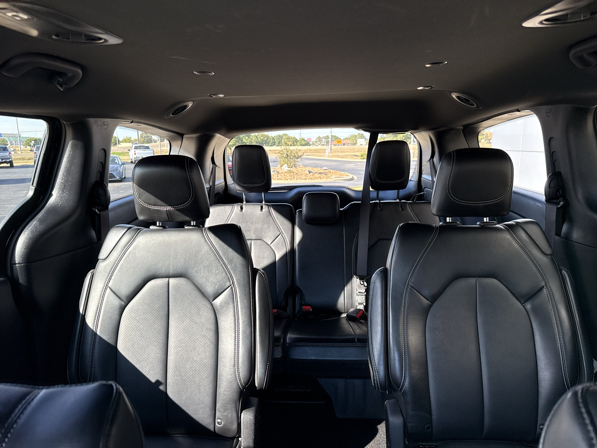 Used 2025 Chrysler Pacifica Select FWD image 24
