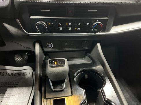 Used 2023 Nissan Rogue S AWD/4WD image 26