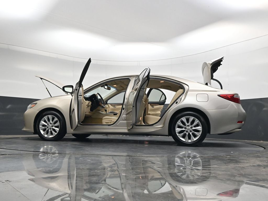 Used 2013 Lexus ES 300h w/ Luxury Pkg FWD image 41