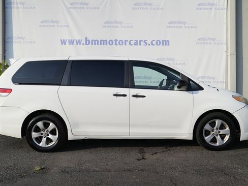 Used 2011 Toyota Sienna image 7
