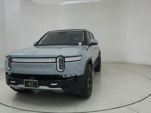 Used 2024 Rivian R1S Adventure image 3