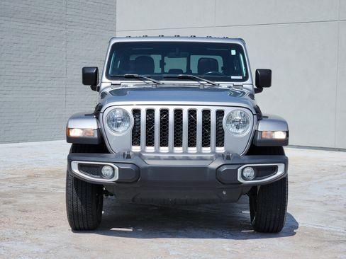 Used 2020 Jeep Gladiator Overland AWD/4WD image 3